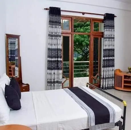 Nice Place Hotel Kandy 5*,